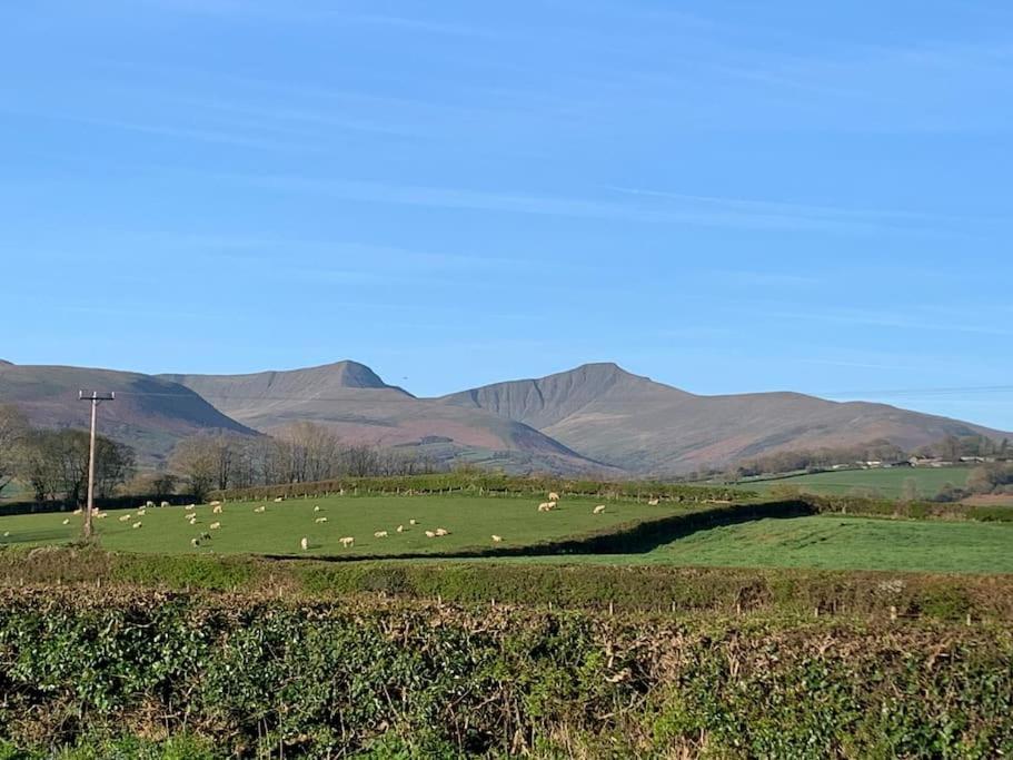 Mountain Views In The Heart Of Brecon Town Villa Exterior photo