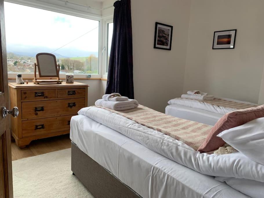 Mountain Views In The Heart Of Brecon Town Villa Exterior photo